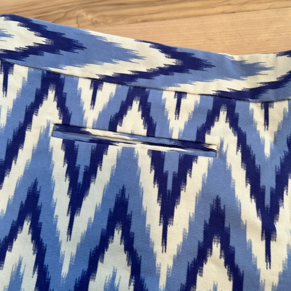 GAP Blue and White Aztec Print 4” Shorts - NWT